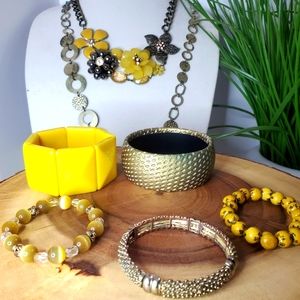 Mixed Lot Vintage & Costume Jewelry - Yellow / Gold Tones
